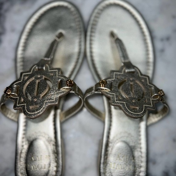 CROWN AND IVY GOLD Padded Thong Flat SANDALS Size 9 Preppy - Picture 8 of 8